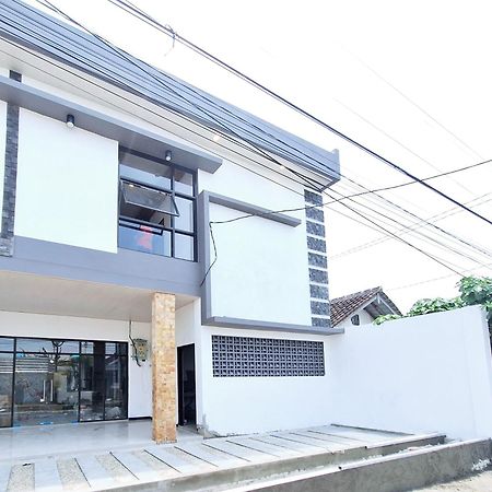 Reddoorz Near Stasiun Kediri Ξενοδοχείο Kediri  Εξωτερικό φωτογραφία