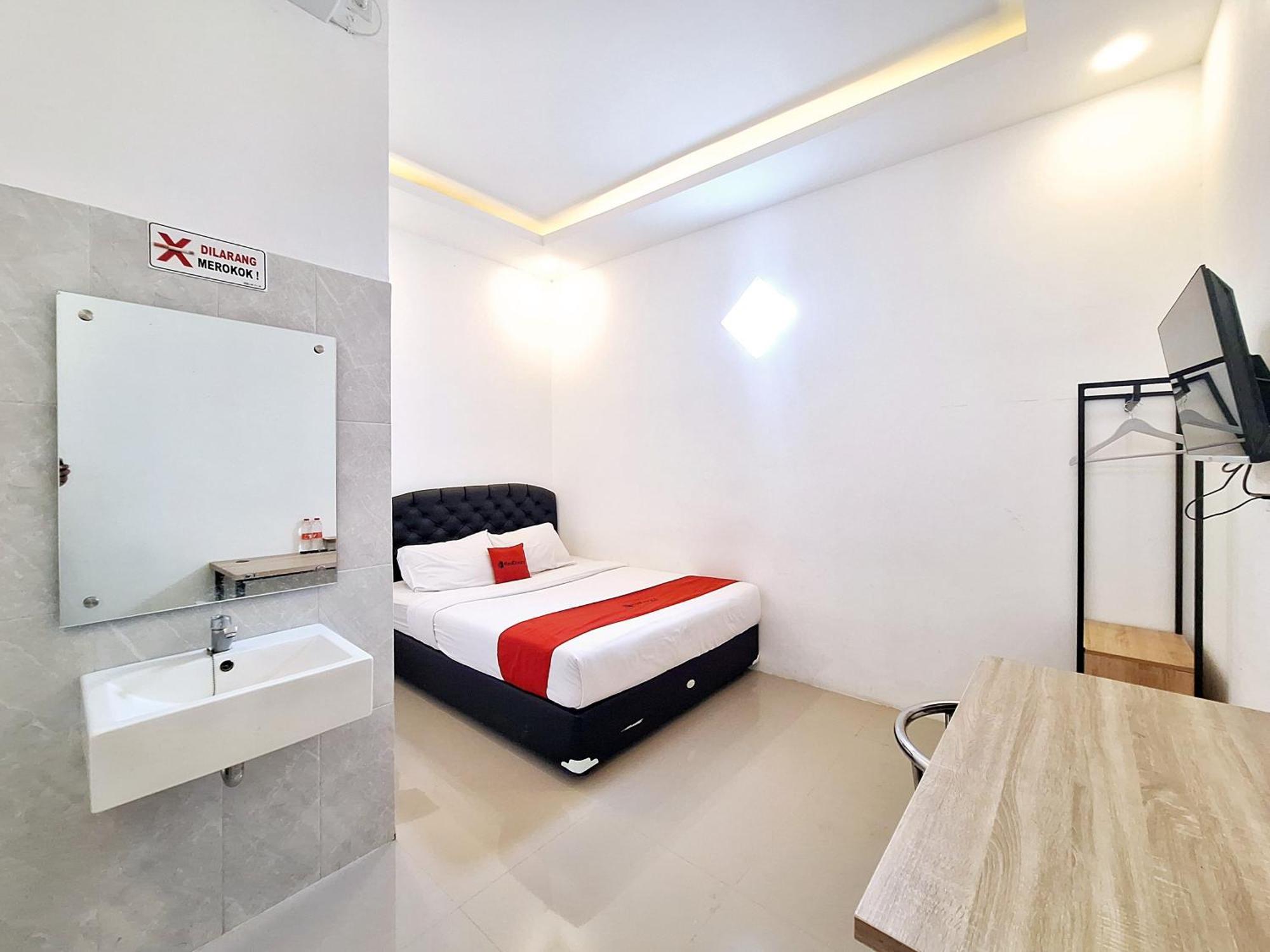 Reddoorz Near Stasiun Kediri Ξενοδοχείο Kediri  Εξωτερικό φωτογραφία