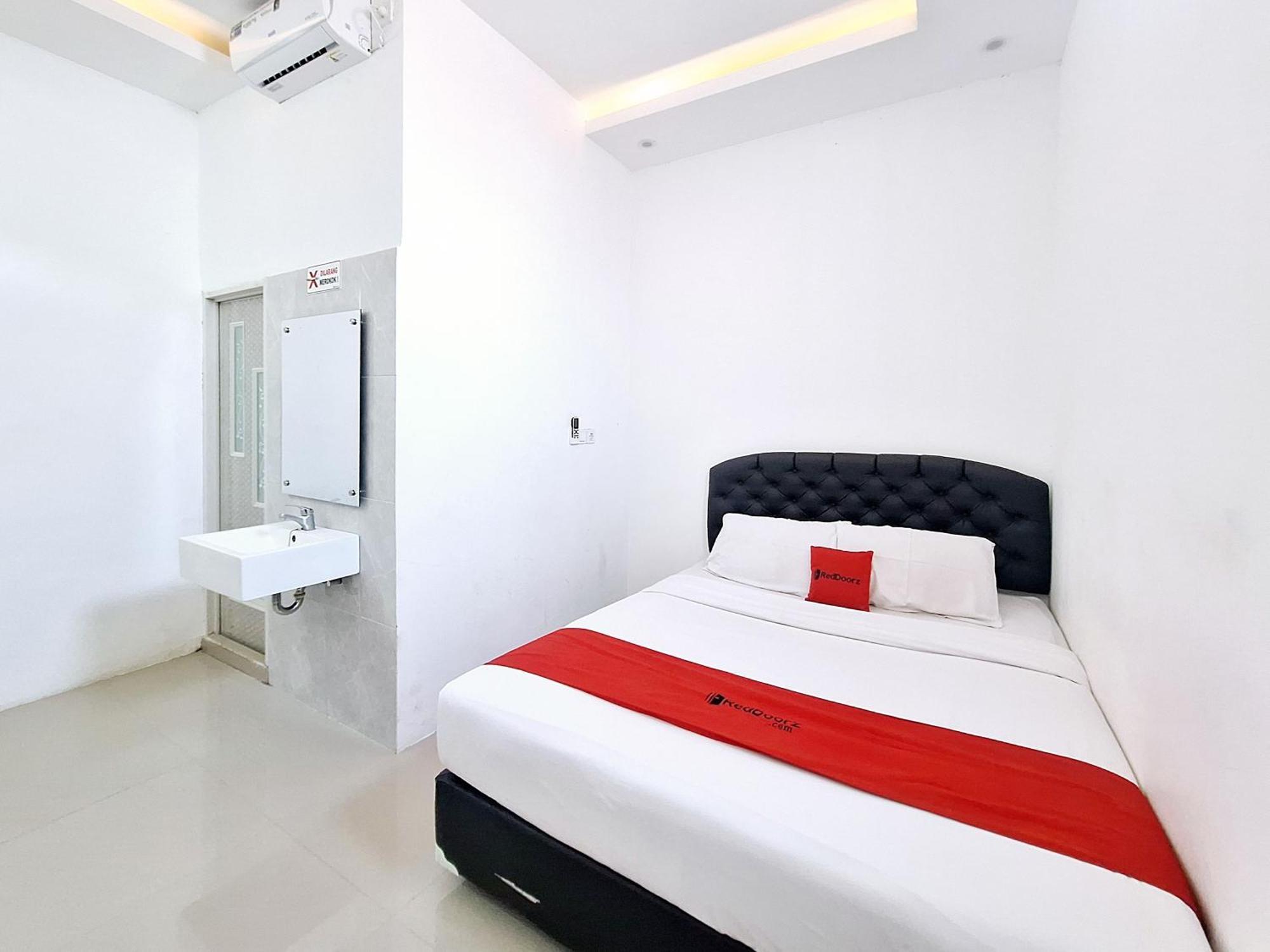Reddoorz Near Stasiun Kediri Ξενοδοχείο Kediri  Εξωτερικό φωτογραφία