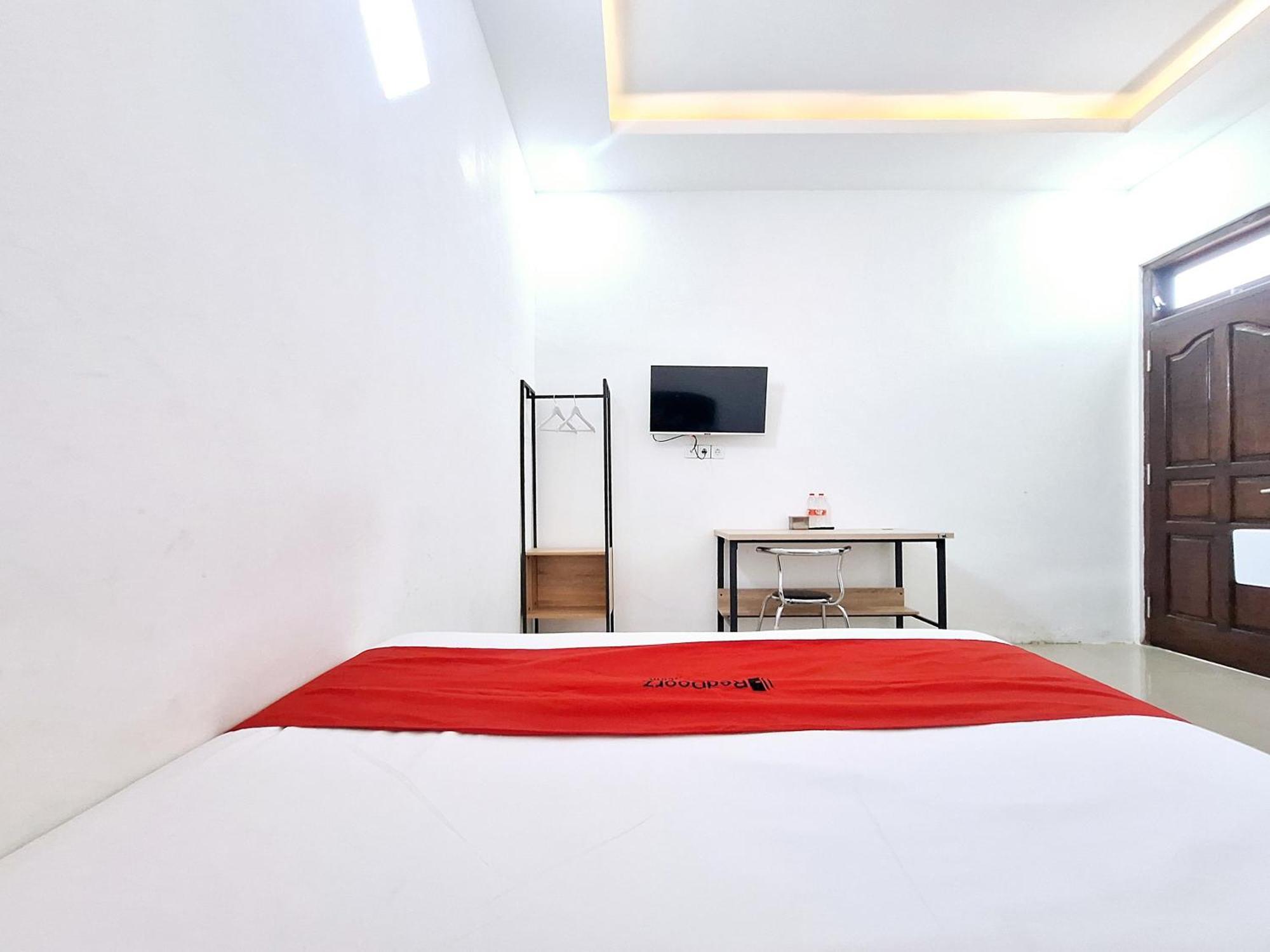 Reddoorz Near Stasiun Kediri Ξενοδοχείο Kediri  Εξωτερικό φωτογραφία