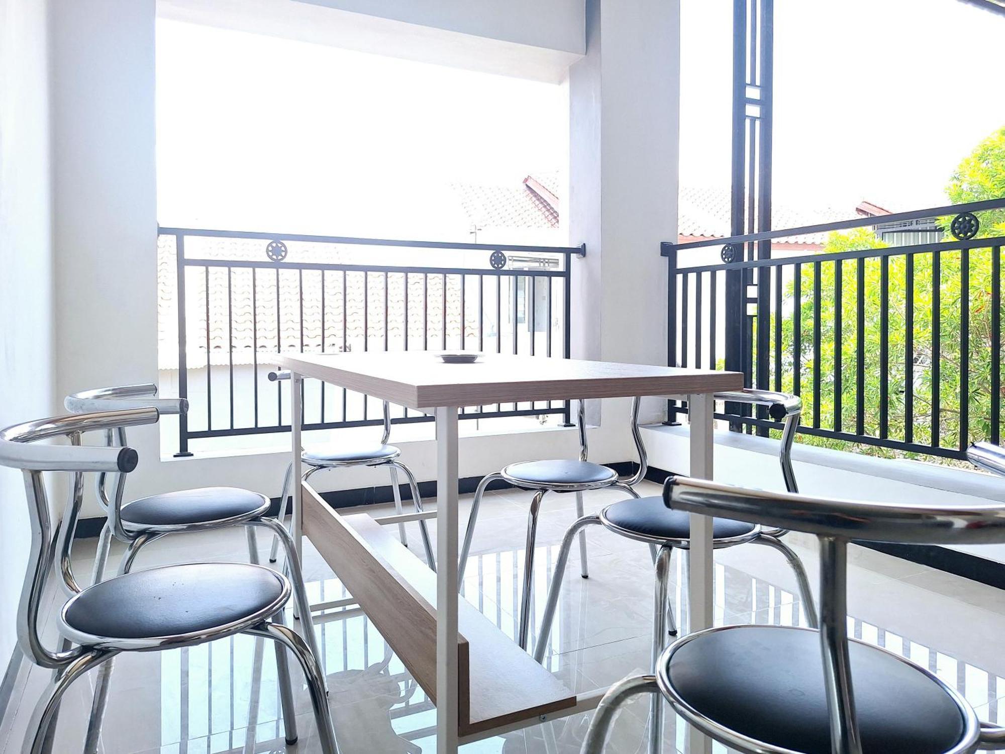 Reddoorz Near Stasiun Kediri Ξενοδοχείο Kediri  Εξωτερικό φωτογραφία