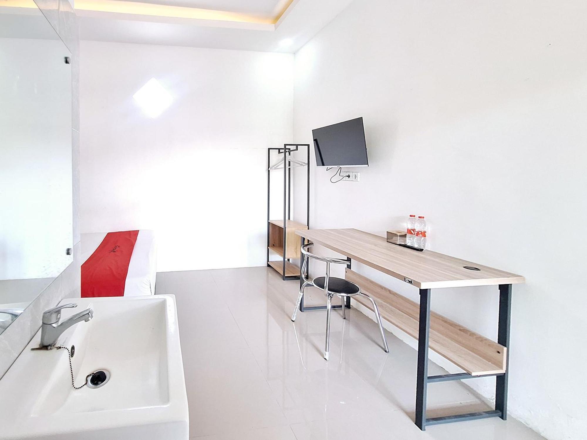 Reddoorz Near Stasiun Kediri Ξενοδοχείο Kediri  Εξωτερικό φωτογραφία