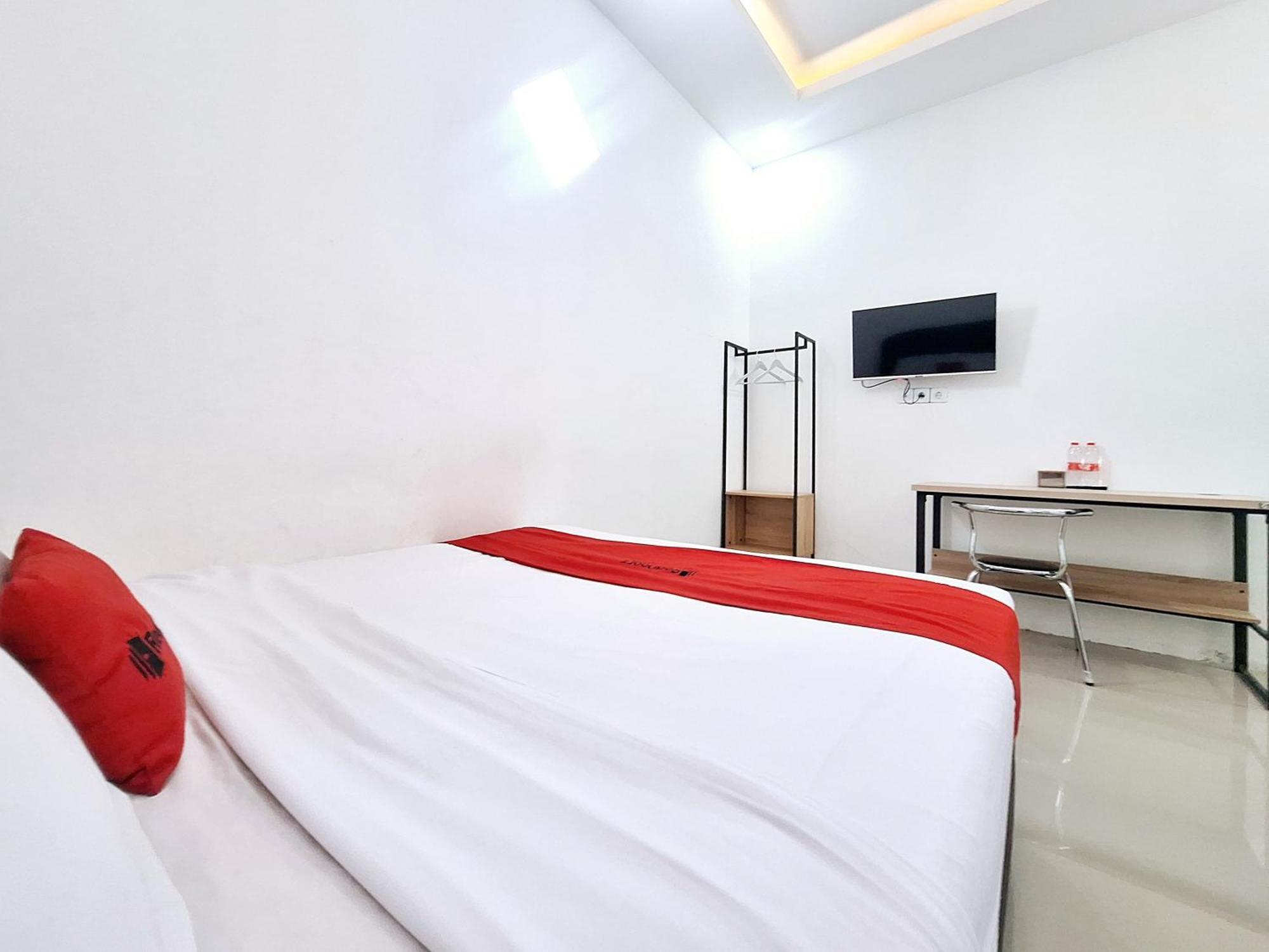 Reddoorz Near Stasiun Kediri Ξενοδοχείο Kediri  Εξωτερικό φωτογραφία