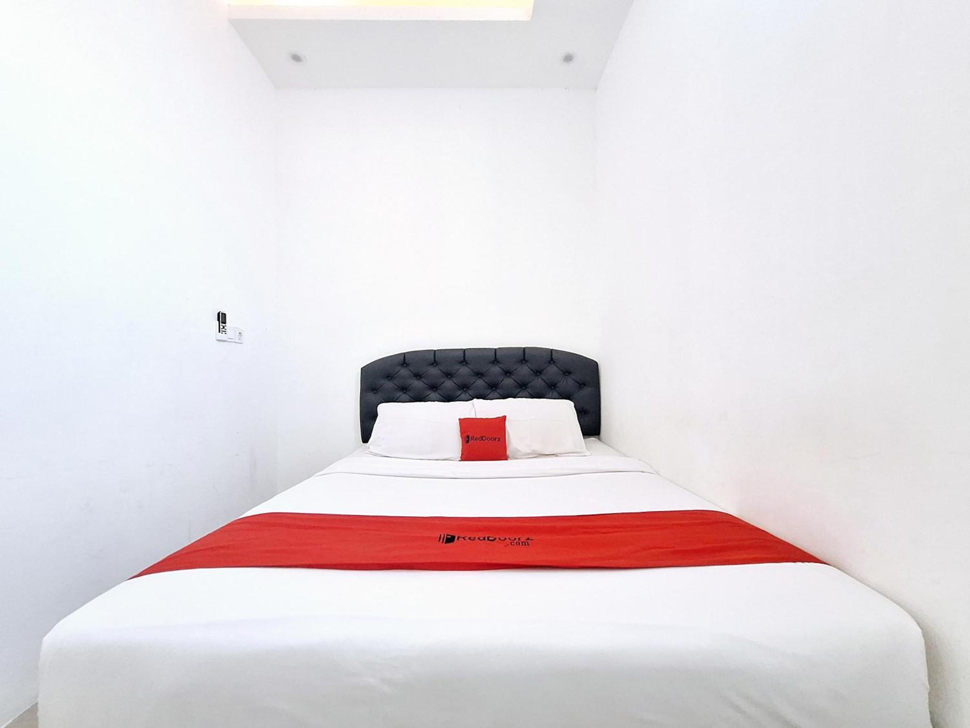 Reddoorz Near Stasiun Kediri Ξενοδοχείο Kediri  Εξωτερικό φωτογραφία
