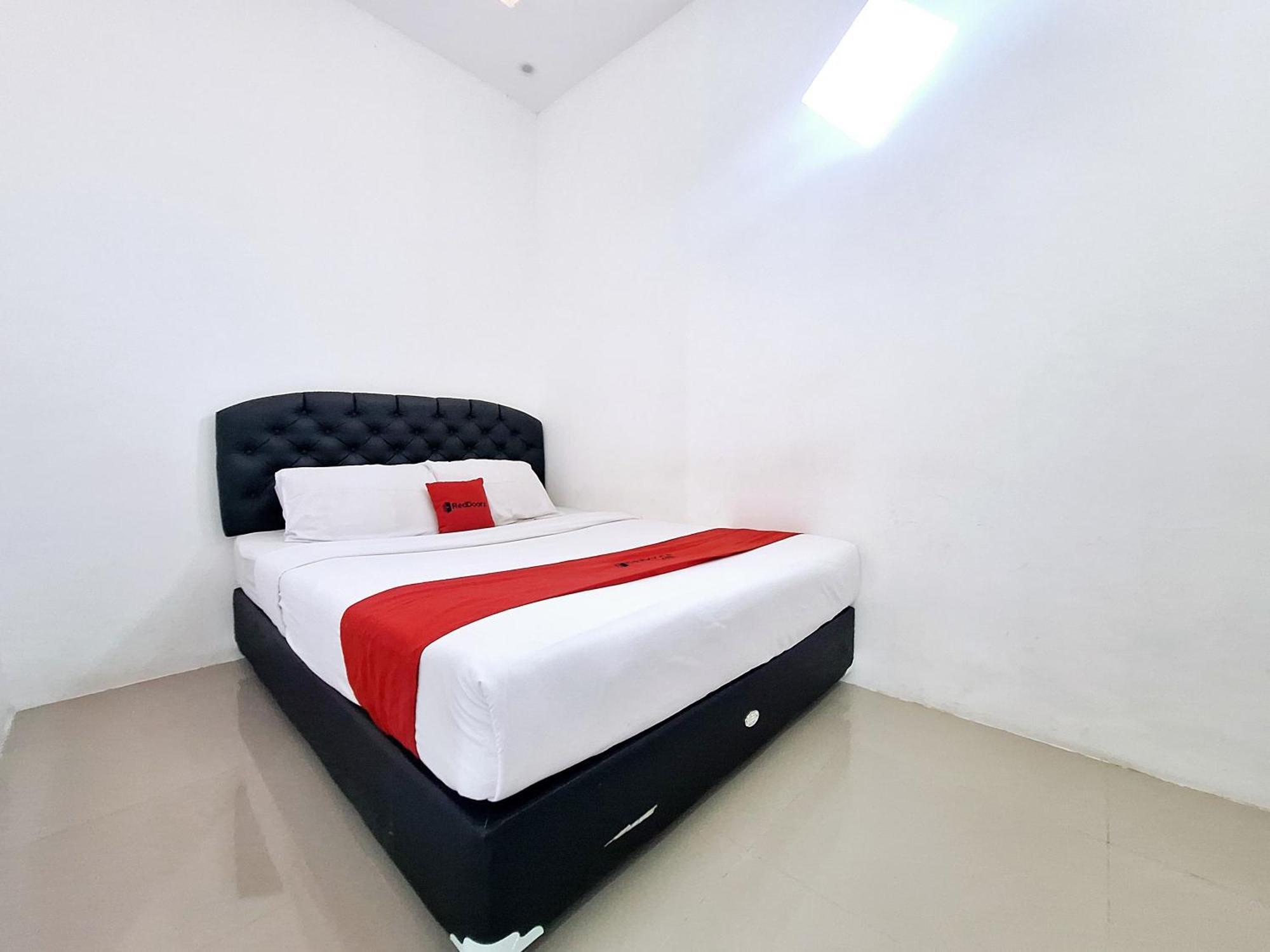 Reddoorz Near Stasiun Kediri Ξενοδοχείο Kediri  Εξωτερικό φωτογραφία