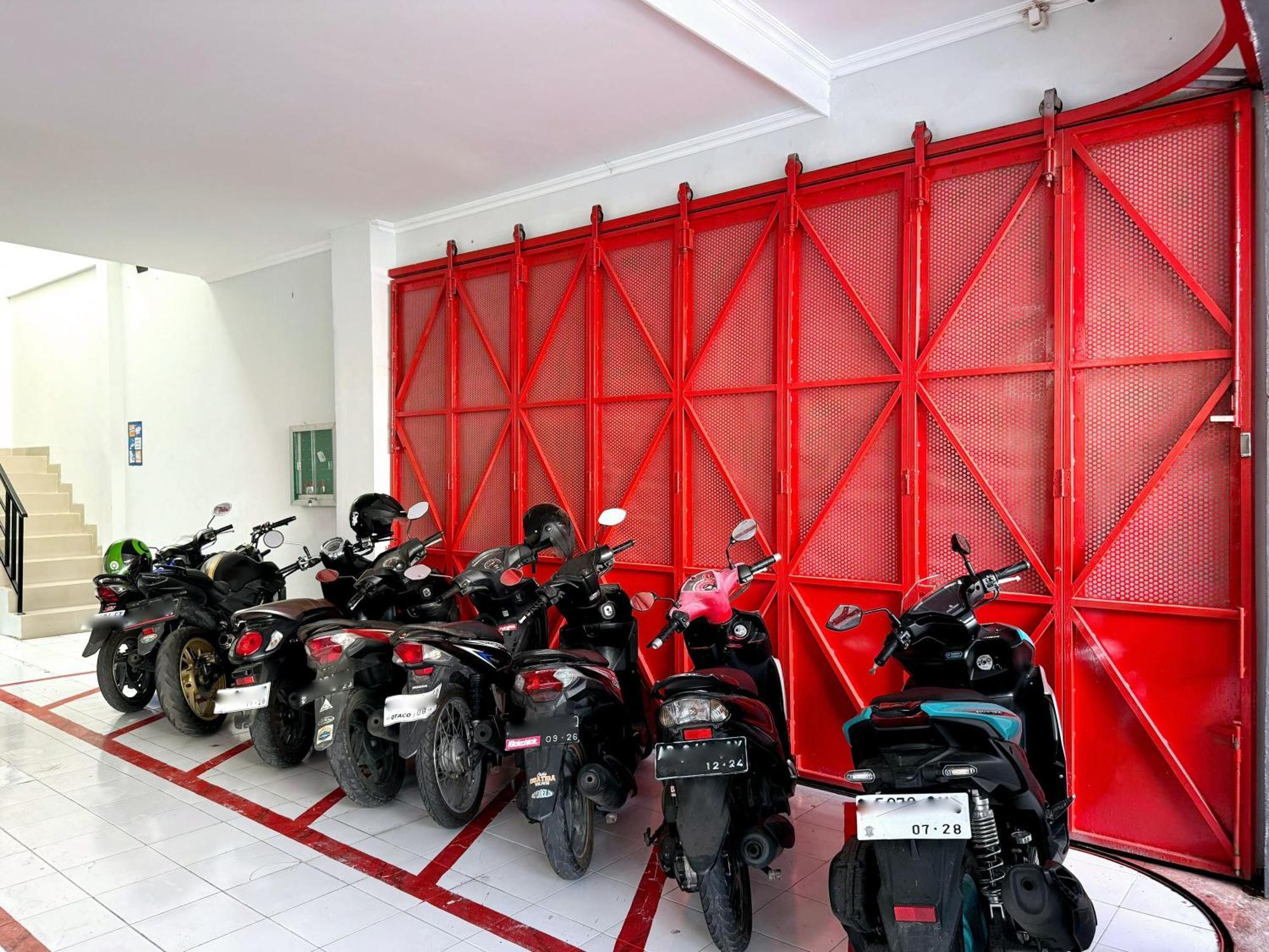 Reddoorz Near Stasiun Kediri Ξενοδοχείο Kediri  Εξωτερικό φωτογραφία