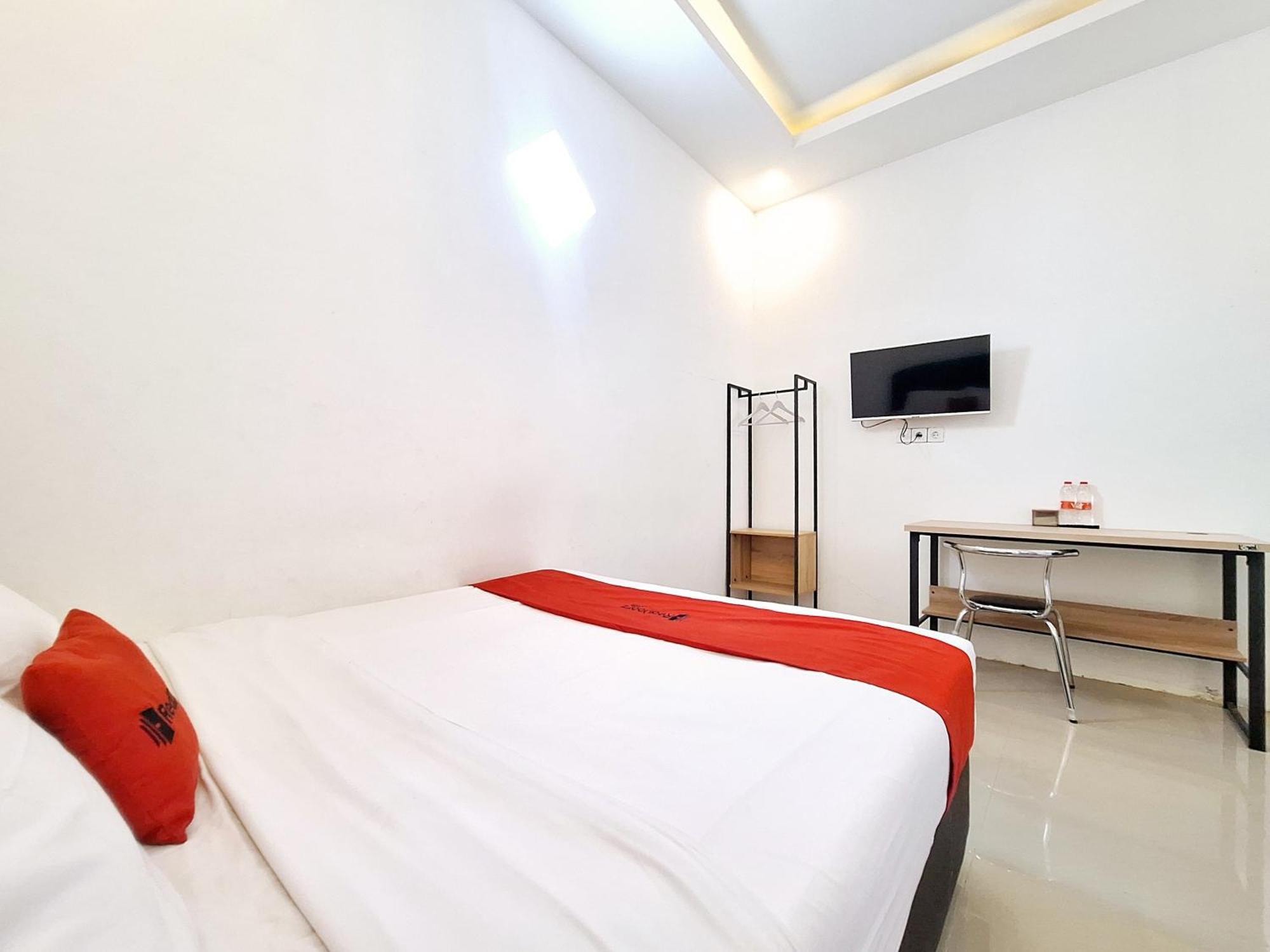 Reddoorz Near Stasiun Kediri Ξενοδοχείο Kediri  Εξωτερικό φωτογραφία